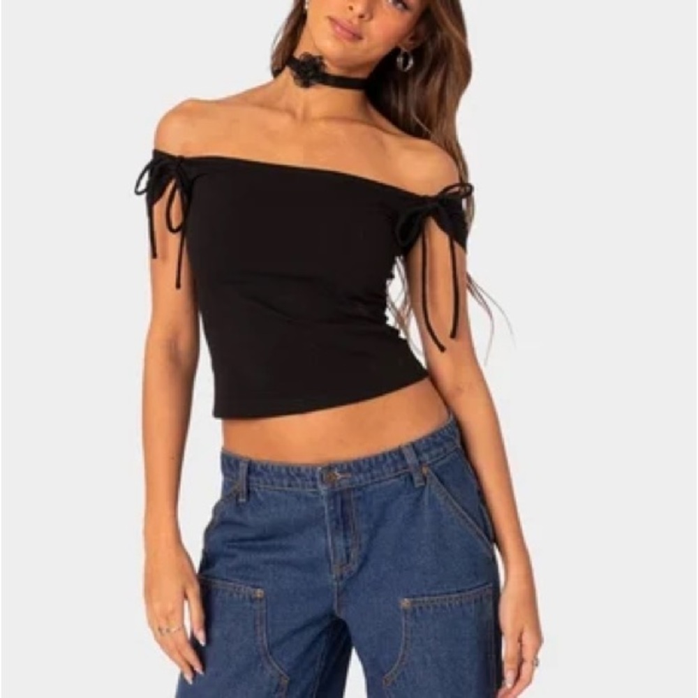 Edikted Jess Off Shoulder Tie Shoulders Cropped Crop Top